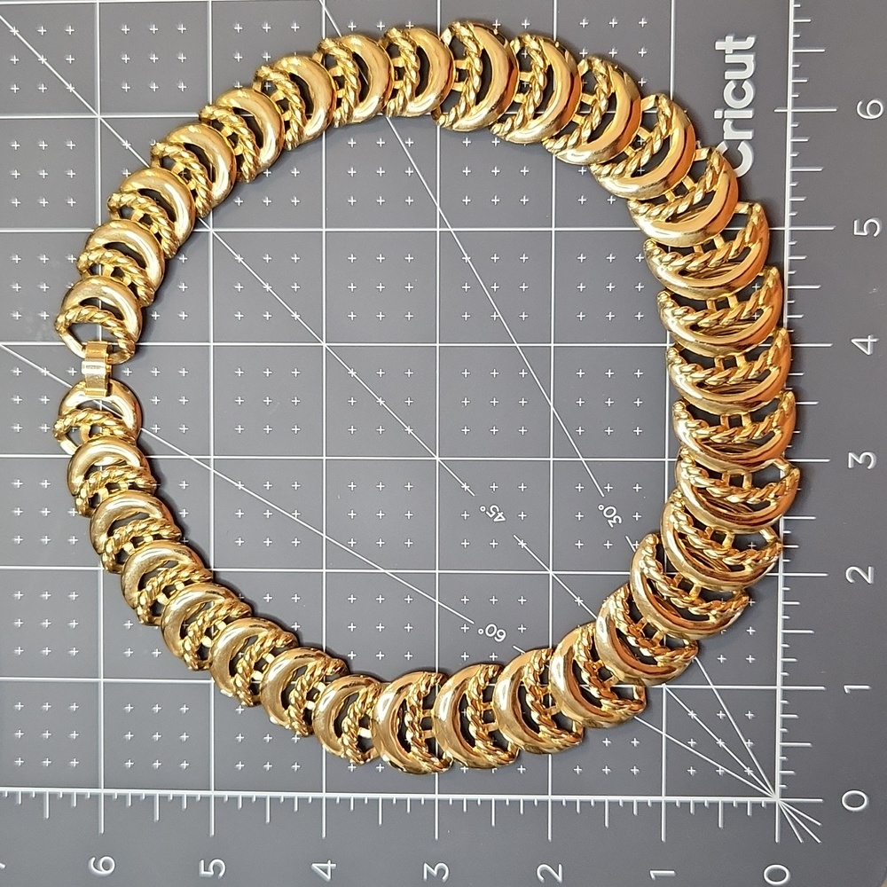 SOLD Vintage Designer Couture Gold-tone Metal Collar Necklace Crescent Moon Link - Picture 5 of 5